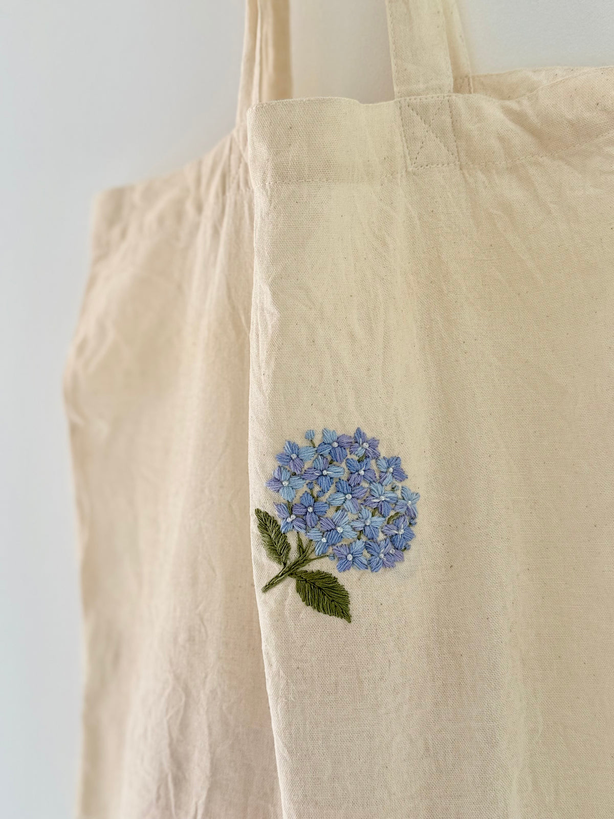 Hydrangea Tote Bag Embroidery Kit, DIY Floral Embroidery Kit for Beginners, Canvas Bag Craft Kit, Handmade Gift for Her